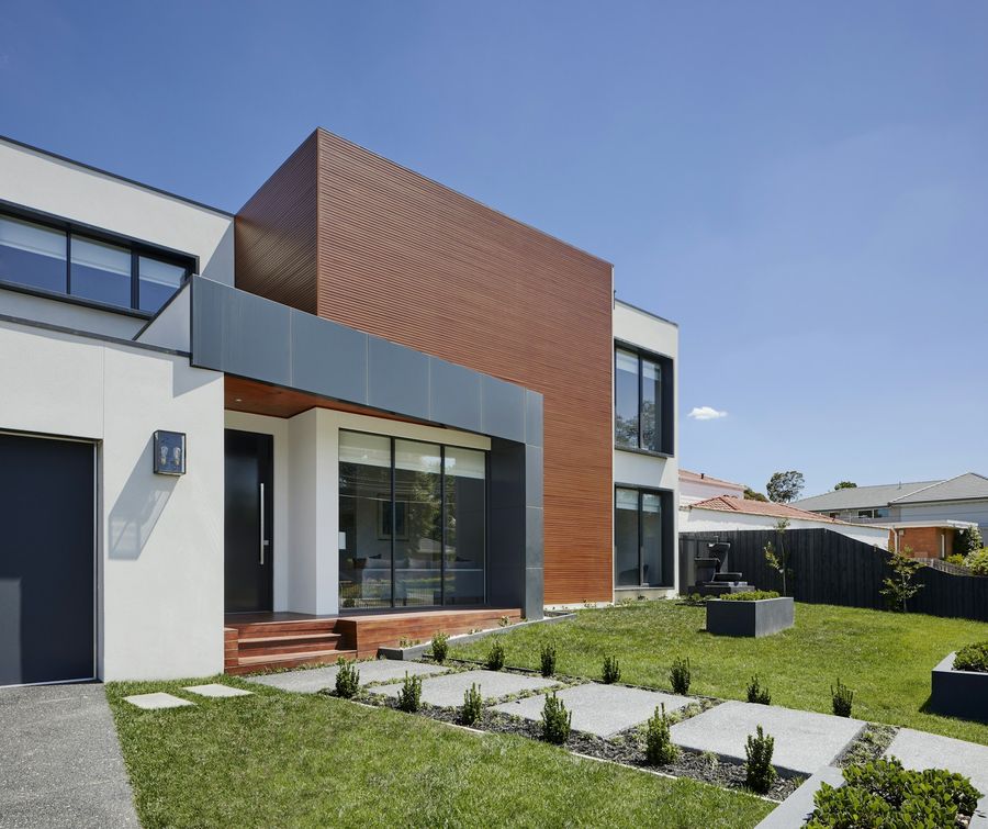 Ahşap kaplamalı modern konut